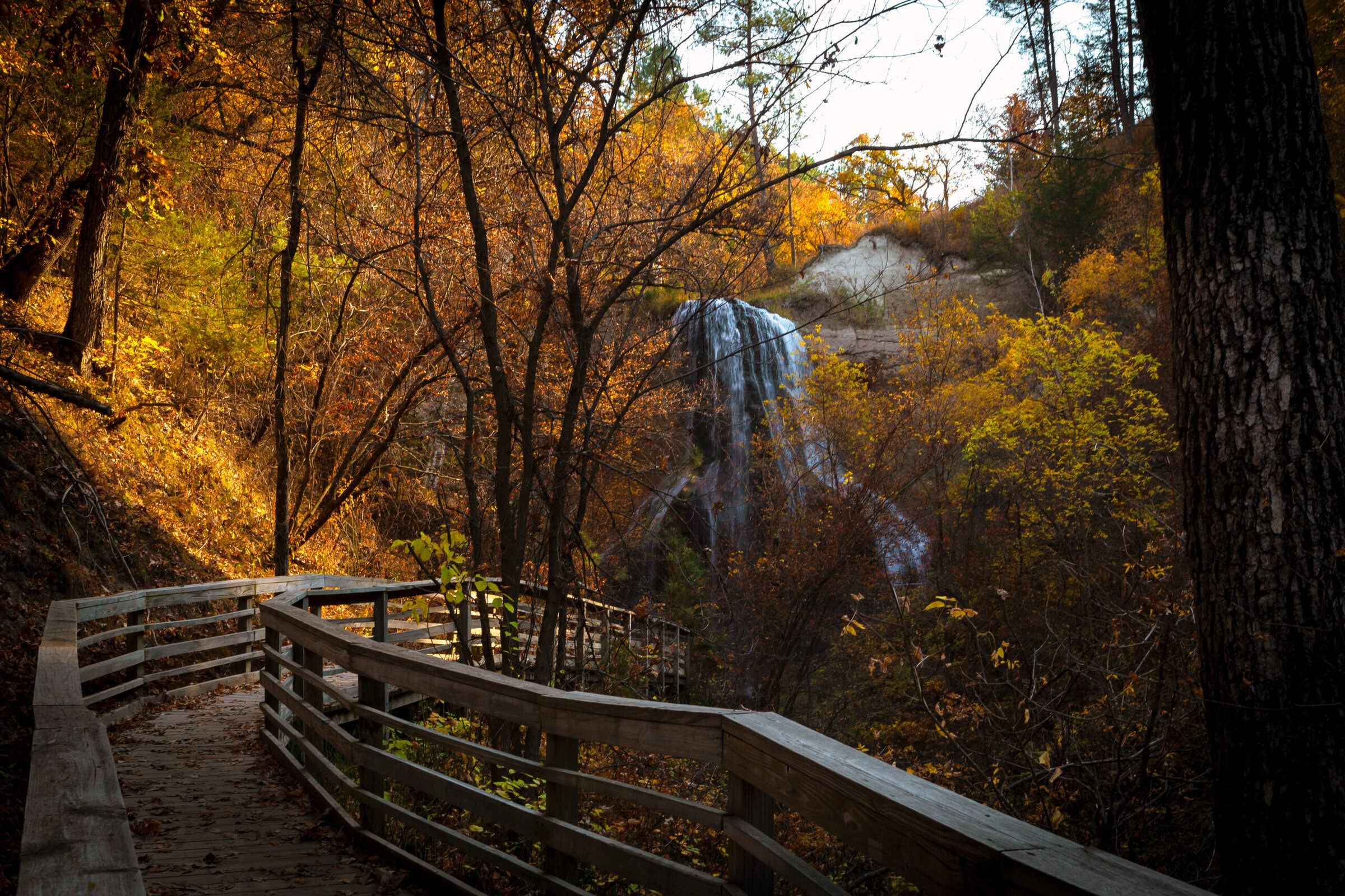 Wooden bridge leading to Smith Falls waterfall in Nebraska